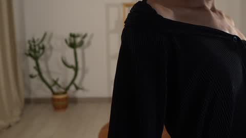 Linda Restrepo online show from 12.22.24