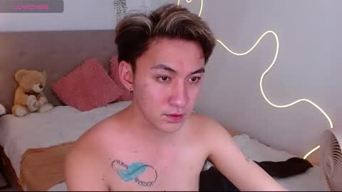 Snapshot of urdeityoflove_ chatting on 09.28.25 rose and khristine online show from 09.28.25