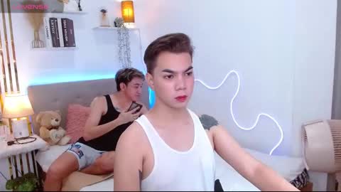 Snapshot of urdeityoflove_ chatting on 10.06.25 rose and khristine online show from 10.06.25