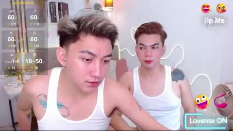 Snapshot of urdeityoflove_ chatting on 10.13.25 rose and khristine online show from 10.13.25