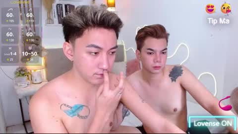 Snapshot of urdeityoflove_ chatting on 10.14.25 rose and khristine online show from 10.14.25