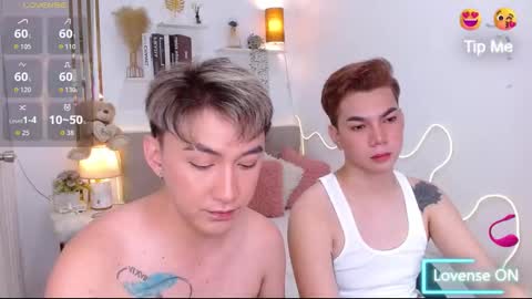 Snapshot of urdeityoflove_ chatting on 10.15.25 rose and khristine online show from 10.15.25