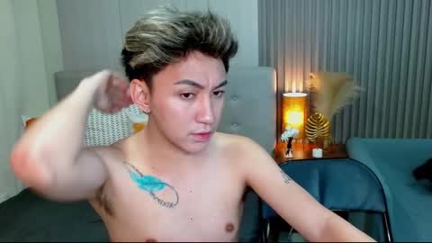 Snapshot of urdeityoflove_ chatting on 11.03.25 rose and khristine online show from 11.03.25