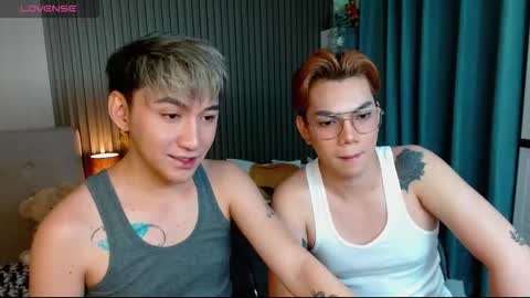 Snapshot of urdeityoflove_ chatting on 11.04.25 rose and khristine online show from 11.04.25