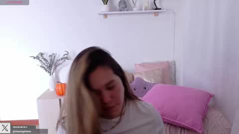 Mia Miller online show from 10.03.25