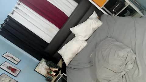 Snapshot of urhot_fcking_zoey chatting on 01.16.25 zoey noir online show from 01.16.25