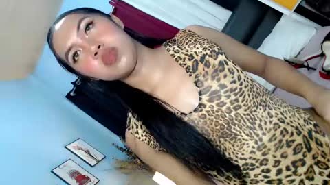 Snapshot of urhot_fcking_zoey chatting on 01.28.25 zoey noir online show from 01.28.25