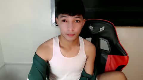 Snapshot of urhotethanxx chatting on 06.18.26 Ethan online show from 06.18.26