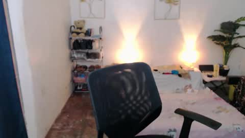 urhotguy_mark online show from 11.04.25