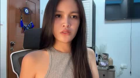 Snapshot of urkatiecookie chatting on 10.17.25 Amira online show from 10.17.25