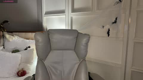 Snapshot of urlillshy chatting on 11.01.25 Kristina online show from 11.01.25