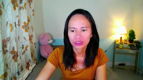 Snapshot of urlovely_che chatting on 10.21.25 urlovely_che online show from 10.21.25