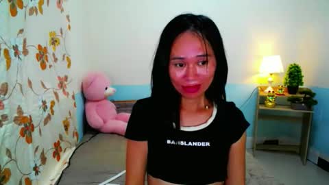 Snapshot of urlovely_che chatting on 10.22.25 urlovely_che online show from 10.22.25