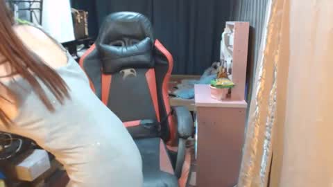 Snapshot of urlovelychinita chatting on 10.17.25 urlovelychinita online show from 10.17.25