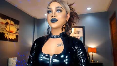 UrMajestyTyra online show from 02.05.25