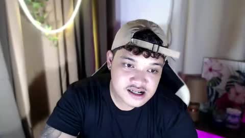 Snapshot of urmilky_shooterxx chatting on 10.08.25 Drei online show from 10.08.25