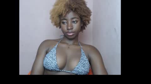Snapshot of urnaughtydoll chatting on 09.11.25 urnaughtydoll online show from 09.11.25