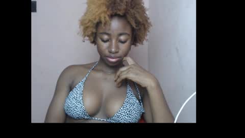 Snapshot of urnaughtydoll chatting on 09.12.25 urnaughtydoll online show from 09.12.25