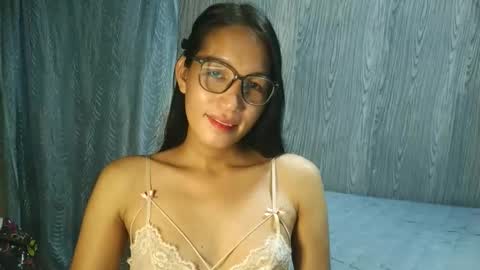 Snapshot of urpinaylovelyjuliaxxx chatting on 05.28.26 queen julia not into CHEAPGUY online show from 05.28.26