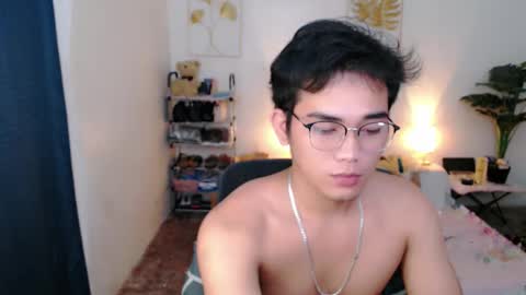 Snapshot of urpinoy_cummer chatting on 11.02.25 urpinoy_cummer online show from 11.02.25