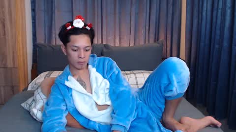 Snapshot of urpinoyasianx chatting on 01.03.25 Mel online show from 01.03.25