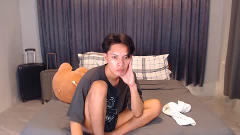 Snapshot of urpinoyasianx chatting on 02.12.25 Mel online show from 02.12.25