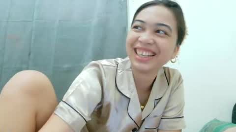 Snapshot of ursexy_pinay_skinny chatting on 03.27.26 im jenny online show from 03.27.26