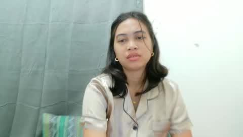 Snapshot of ursexy_pinay_skinny chatting on 03.27.26 im jenny online show from 03.27.26