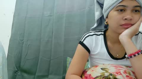 Snapshot of ursexy_pinay_skinny chatting on 03.29.26 im jenny online show from 03.29.26