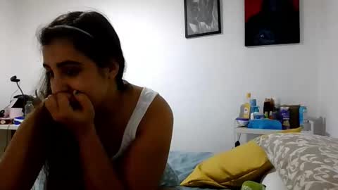 ursumi1 online show from 10.26.25