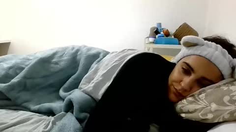 ursumi1 online show from 11.03.25