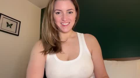 Snapshot of urwetdreamddd chatting on 10.22.25 Dream online show from 10.22.25