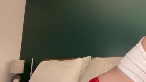 Snapshot of urwetdreamddd chatting on 10.24.25 Dream online show from 10.24.25