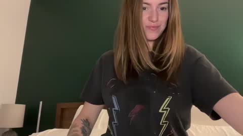 Snapshot of urwetdreamddd chatting on 10.30.25 Dream online show from 10.30.25