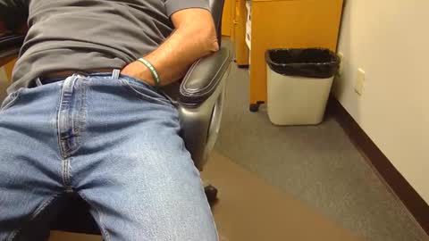 Snapshot of useemie chatting on 09.30.25 useemie online show from 09.30.25