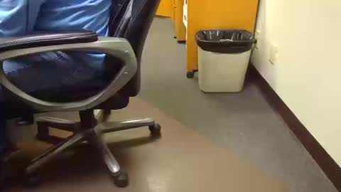 Snapshot of useemie chatting on 10.13.25 useemie online show from 10.13.25