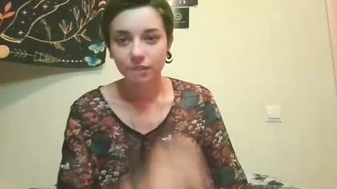 Snapshot of uwu_emmy chatting on 08.08.26 uwu_emmy online show from 08.08.26