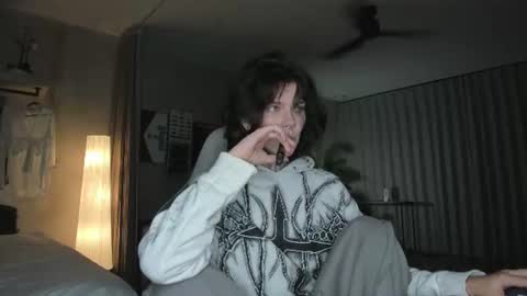 Snapshot of uwu_eva chatting on 06.25.26 Eva online show from 06.25.26