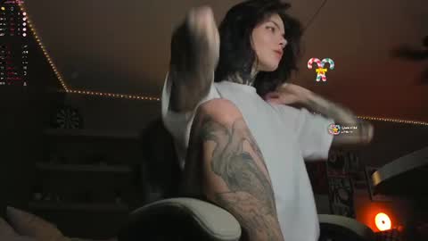 Snapshot of uwu_eva chatting on 08.01.26 Eva online show from 08.01.26