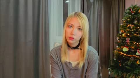 Snapshot of uwu_flower chatting on 02.16.26 Chloe online show from 02.16.26