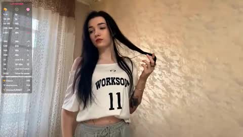 Snapshot of uwun_pinksi chatting on 02.28.26 Lisi online show from 02.28.26