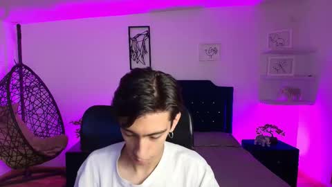 Snapshot of uyukie chatting on 09.18.25 UYUKIE online show from 09.18.25