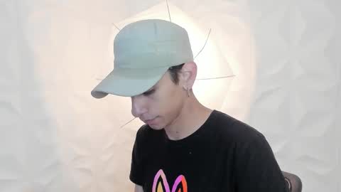 Snapshot of uyukie chatting on 09.19.25 UYUKIE online show from 09.19.25