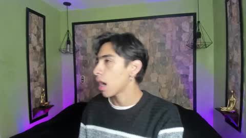 Snapshot of uyukie chatting on 09.22.25 UYUKIE online show from 09.22.25