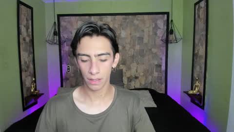 Snapshot of uyukie chatting on 09.24.25 UYUKIE online show from 09.24.25