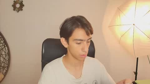 Snapshot of uyukie chatting on 09.30.25 UYUKIE online show from 09.30.25