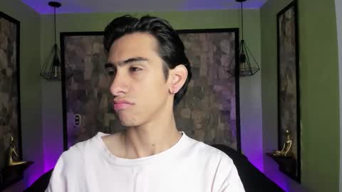 Snapshot of uyukie chatting on 10.02.25 UYUKIE online show from 10.02.25