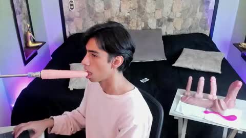 Snapshot of uyukie chatting on 10.03.25 UYUKIE online show from 10.03.25