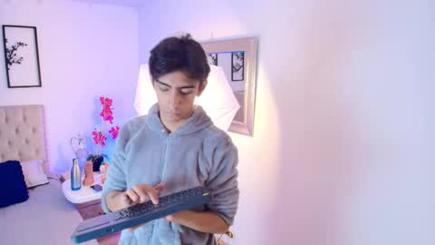 Snapshot of uyukie chatting on 10.07.25 UYUKIE online show from 10.07.25