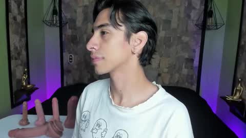 Snapshot of uyukie chatting on 10.08.25 UYUKIE online show from 10.08.25